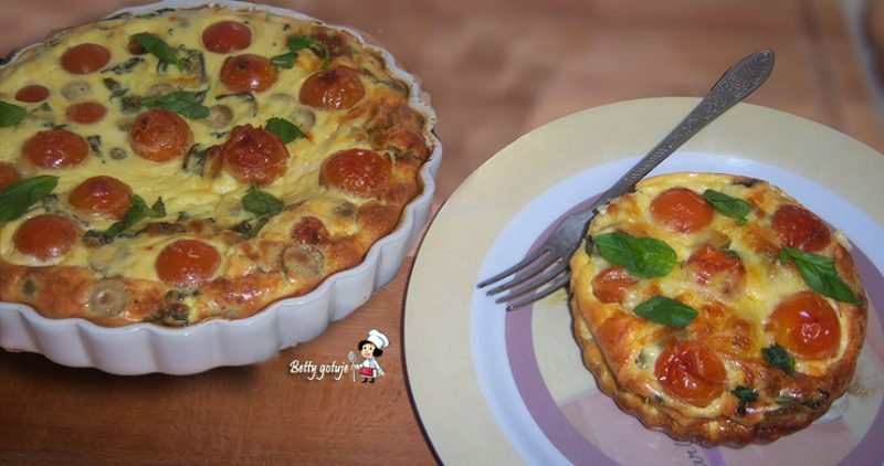 Quiche ze świeżą bazylią, pomidorami i oliwkami